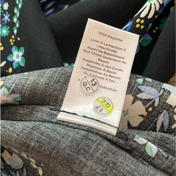 Talbots Tie Neck Smocked Top in Floral Stripe Black Sz Small Petite NWOT - Picture 11 of 11